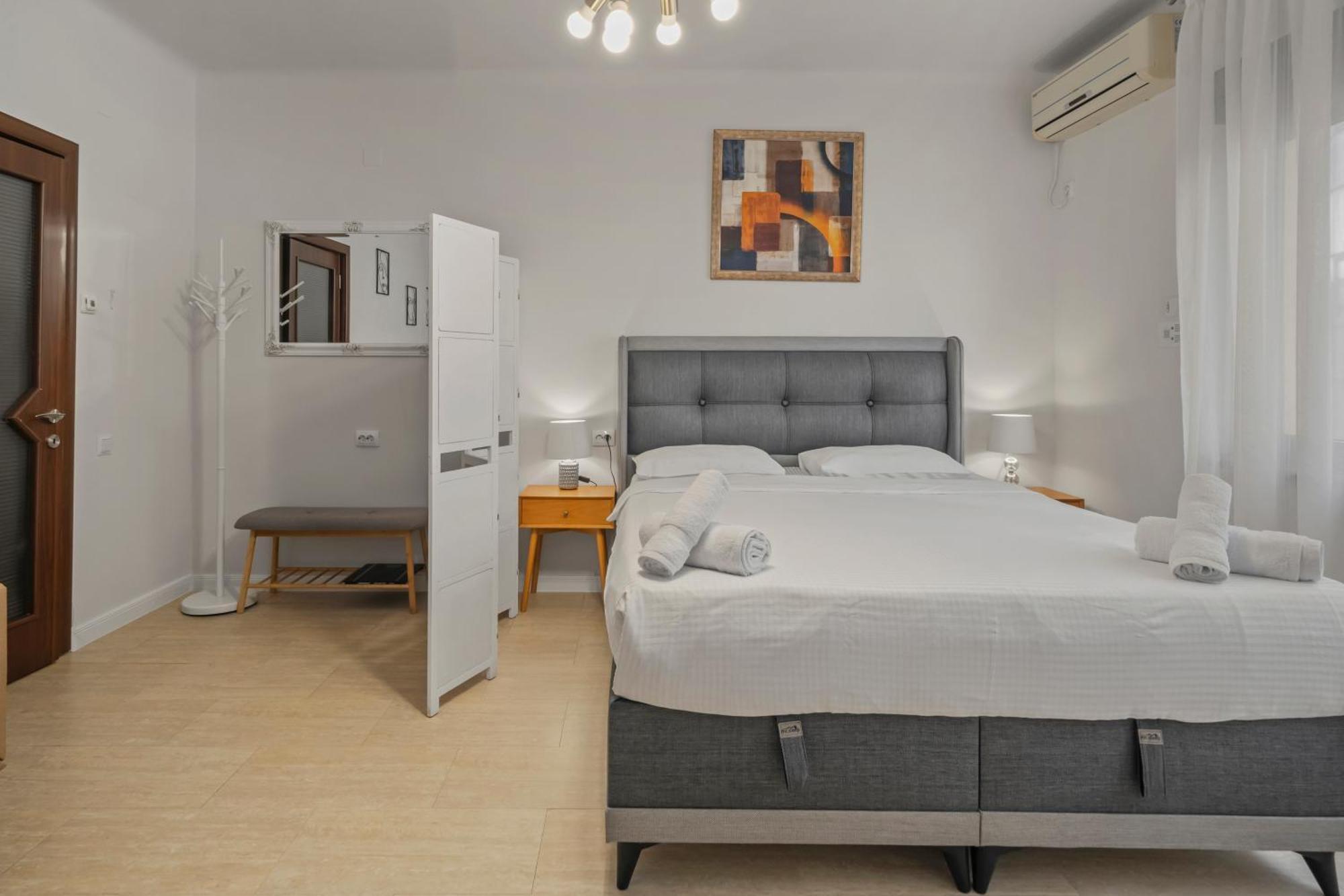 Upscale Studio, Walking Distance From The Old Town Bucharest Luaran gambar
